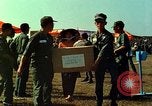 Standbild USA Band Tan Tru Vietnam, 1967, aus Sekunde 13 historischem Filmmaterial Videoclip 65675060277