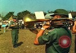 Standbild USA Band Tan Tru Vietnam, 1967, aus Sekunde 31 historischem Filmmaterial Videoclip 65675060277