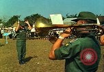 Standbild USA Band Tan Tru Vietnam, 1967, aus Sekunde 32 historischem Filmmaterial Videoclip 65675060277