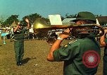 Standbild USA Band Tan Tru Vietnam, 1967, aus Sekunde 33 historischem Filmmaterial Videoclip 65675060277