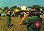 Standbild USA Band Tan Tru Vietnam, 1967, aus Sekunde 34 historischem Filmmaterial Videoclip 65675060277