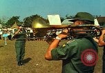 Standbild USA Band Tan Tru Vietnam, 1967, aus Sekunde 35 historischem Filmmaterial Videoclip 65675060277