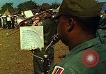 Standbild USA Band Tan Tru Vietnam, 1967, aus Sekunde 46 historischem Filmmaterial Videoclip 65675060277
