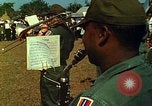 Standbild USA Band Tan Tru Vietnam, 1967, aus Sekunde 51 historischem Filmmaterial Videoclip 65675060277