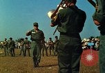 Standbild USA Band Tan Tru Vietnam, 1967, aus Sekunde 53 historischem Filmmaterial Videoclip 65675060277