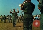 Standbild USA Band Tan Tru Vietnam, 1967, aus Sekunde 56 historischem Filmmaterial Videoclip 65675060277