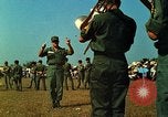 Standbild USA Band Tan Tru Vietnam, 1967, aus Sekunde 60 historischem Filmmaterial Videoclip 65675060277