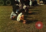 Standbild USA Band Tan Tru Vietnam, 1967, aus Sekunde 62 historischem Filmmaterial Videoclip 65675060277