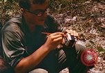 Immagine di Mobile forza fluviale soldati Dong Vietnam Tam, 1968, secondo 33 filmato di repertorio 65675060290