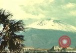 Immagine di Il popolo italiano Napoli Italia, 1944, secondo 49 filmato di repertorio 65675060291
