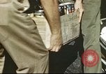 Immagine di Soldati statunitensi Pacific Ocean Theatre, 1945, secondo 16 filmato di repertorio 65675060307