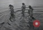 Standbild deutsche und italienische sneak craft Boote und Schwimmer Europa, 1945, aus Sekunde 47 historischem Filmmaterial Videoclip 65675060338