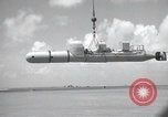 Standbild deutsche und italienische sneak craft Boote und Schwimmer Europa, 1945, aus Sekunde 50 historischem Filmmaterial Videoclip 65675060338