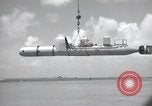 Standbild deutsche und italienische sneak craft Boote und Schwimmer Europa, 1945, aus Sekunde 51 historischem Filmmaterial Videoclip 65675060338