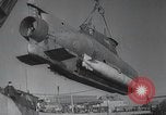 Standbild deutsche und italienische sneak craft Boote und Schwimmer Europa, 1945, aus Sekunde 54 historischem Filmmaterial Videoclip 65675060338