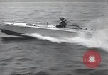 Standbild deutsche und italienische sneak craft Boote und Schwimmer Europa, 1945, aus Sekunde 56 historischem Filmmaterial Videoclip 65675060338