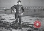 Standbild Schwimmer United States USA, 1945, aus Sekunde 3 historischem Filmmaterial Videoclip 65675060339
