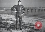 Standbild Schwimmer United States USA, 1945, aus Sekunde 4 historischem Filmmaterial Videoclip 65675060339