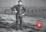 Standbild Schwimmer United States USA, 1945, aus Sekunde 6 historischem Filmmaterial Videoclip 65675060339