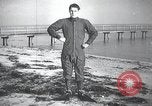 Standbild Schwimmer United States USA, 1945, aus Sekunde 10 historischem Filmmaterial Videoclip 65675060339