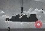 Standbild italienischen SLC-200 Maiale human Torpedo Europa, 1945, aus Sekunde 11 historischem Filmmaterial Videoclip 65675060340