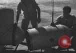 Standbild italienischen SLC-200 Maiale human Torpedo Europa, 1945, aus Sekunde 28 historischem Filmmaterial Videoclip 65675060340