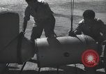 Standbild italienischen SLC-200 Maiale human Torpedo Europa, 1945, aus Sekunde 29 historischem Filmmaterial Videoclip 65675060340