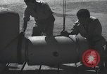 Standbild italienischen SLC-200 Maiale human Torpedo Europa, 1945, aus Sekunde 30 historischem Filmmaterial Videoclip 65675060340