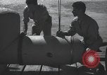 Standbild italienischen SLC-200 Maiale human Torpedo Europa, 1945, aus Sekunde 32 historischem Filmmaterial Videoclip 65675060340