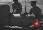 Standbild italienischen SLC-200 Maiale human Torpedo Europa, 1945, aus Sekunde 33 historischem Filmmaterial Videoclip 65675060340
