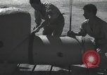 Standbild italienischen SLC-200 Maiale human Torpedo Europa, 1945, aus Sekunde 36 historischem Filmmaterial Videoclip 65675060340