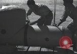 Standbild italienischen SLC-200 Maiale human Torpedo Europa, 1945, aus Sekunde 39 historischem Filmmaterial Videoclip 65675060340
