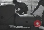 Standbild italienischen SLC-200 Maiale human Torpedo Europa, 1945, aus Sekunde 40 historischem Filmmaterial Videoclip 65675060340