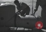 Standbild italienischen SLC-200 Maiale human Torpedo Europa, 1945, aus Sekunde 42 historischem Filmmaterial Videoclip 65675060340