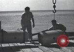 Standbild italienischen SLC-200 Maiale human Torpedo Europa, 1945, aus Sekunde 44 historischem Filmmaterial Videoclip 65675060340