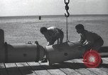 Standbild italienischen SLC-200 Maiale human Torpedo Europa, 1945, aus Sekunde 46 historischem Filmmaterial Videoclip 65675060340