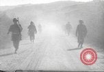 Standbild 10th Mountain Division Mule Pack Zug Italien, 1945, aus Sekunde 10 historischem Filmmaterial Videoclip 65675060354