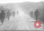 Standbild 10th Mountain Division Mule Pack Zug Italien, 1945, aus Sekunde 20 historischem Filmmaterial Videoclip 65675060354