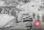 Standbild 351 Infanterie Regiment 88 US Infantry Division in Zweiten Weltkrieg Calvenzano Italien, 1945, aus Sekunde 7 historischem Filmmaterial Videoclip 65675060355