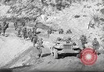 Standbild 351 Infanterie Regiment 88 US Infantry Division in Zweiten Weltkrieg Calvenzano Italien, 1945, aus Sekunde 8 historischem Filmmaterial Videoclip 65675060355