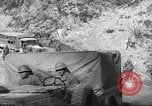 Standbild 351 Infanterie Regiment 88 US Infantry Division in Zweiten Weltkrieg Calvenzano Italien, 1945, aus Sekunde 13 historischem Filmmaterial Videoclip 65675060355