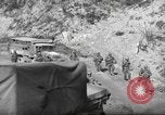 Standbild 351 Infanterie Regiment 88 US Infantry Division in Zweiten Weltkrieg Calvenzano Italien, 1945, aus Sekunde 14 historischem Filmmaterial Videoclip 65675060355