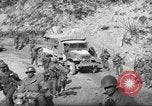 Standbild 351 Infanterie Regiment 88 US Infantry Division in Zweiten Weltkrieg Calvenzano Italien, 1945, aus Sekunde 18 historischem Filmmaterial Videoclip 65675060355