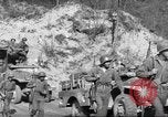 Standbild 351 Infanterie Regiment 88 US Infantry Division in Zweiten Weltkrieg Calvenzano Italien, 1945, aus Sekunde 42 historischem Filmmaterial Videoclip 65675060355
