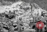 Standbild 351 Infanterie Regiment 88 US Infantry Division in Zweiten Weltkrieg Calvenzano Italien, 1945, aus Sekunde 44 historischem Filmmaterial Videoclip 65675060355