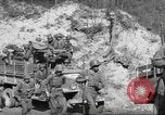 Standbild 351 Infanterie Regiment 88 US Infantry Division in Zweiten Weltkrieg Calvenzano Italien, 1945, aus Sekunde 45 historischem Filmmaterial Videoclip 65675060355