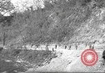 Standbild 351 Infanterie Regiment 88 US Infantry Division in Zweiten Weltkrieg Calvenzano Italien, 1945, aus Sekunde 54 historischem Filmmaterial Videoclip 65675060355