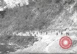 Standbild 351 Infanterie Regiment 88 US Infantry Division in Zweiten Weltkrieg Calvenzano Italien, 1945, aus Sekunde 59 historischem Filmmaterial Videoclip 65675060355