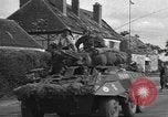 Standbild 2 French Armored Division Le Perray Frankreich, 1944, aus Sekunde 40 historischem Filmmaterial Videoclip 65675060376
