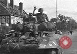 Standbild 2 French Armored Division Le Perray Frankreich, 1944, aus Sekunde 55 historischem Filmmaterial Videoclip 65675060376